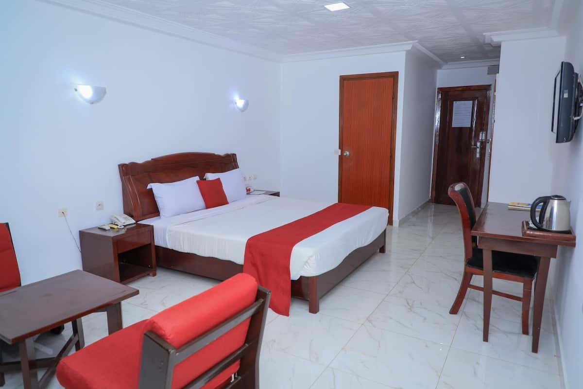 Basic Single Room | Desk, laptop workspace, WiFi (free), individually decorated