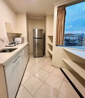 Superior Double Room | Private kitchen | Microwave, electric kettle, griddle, cookware/dishes/utensils