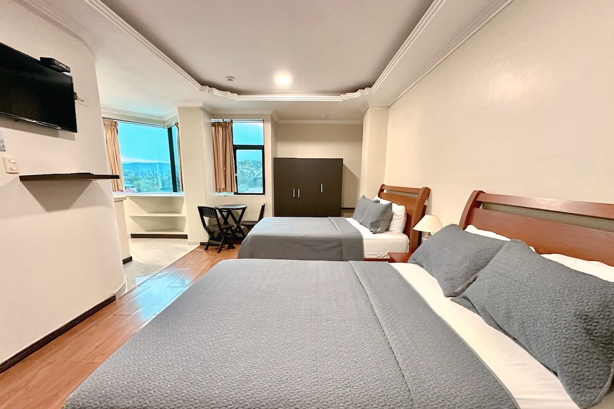 Kamar Double Superior | Seprai katun Mesir, seprai premium, selimut bulu angsa, dan minibar