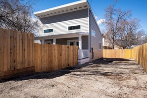 Exterior - Hot Tub / Near Downtown / A/C / Couples Retreat (Colorado Springs)