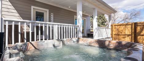 Tina de hidromasaje al aire libre