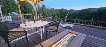 Private Mountain Top Retreat w/ Views / Hot Tub for Couples 2.5 hours from NYC