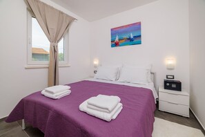 1 soverom, skrivebord, wi-fi (inkludert) og sengetøy