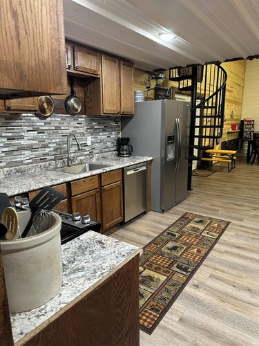 Family sized barndominium. Sleeps up to 10 comfortably. 