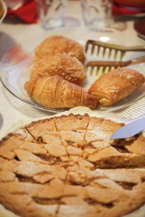 Café da manhã com buffet grátis todos os dias