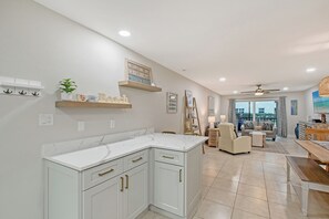 Interior - 3 min. walk to Siesta Key Beach-NEWLY RENOVATED 1st floor 2BR/2B w/ heated pool (Siesta Key)