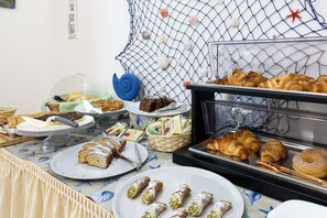 Free daily buffet breakfast