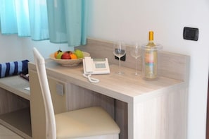 Chambre Standard double | Aire de séjour
