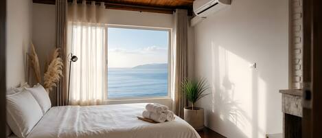 ChaumiÚre romantique, vue sur la mer | 4 chambres, décor unique, bureau