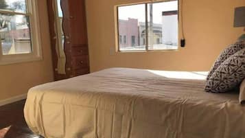 2 habitaciones, escritorio, tabla de planchar con plancha y wifi gratis