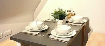 WOW 2-BED, Parking, WiFi, Netflix - 5min to Beach