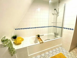 Hair dryer, towels - WOW 2-BED, Parking, WiFi, Netflix - 5min to Beach (Bournemouth)