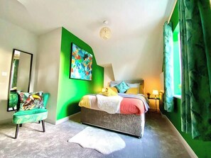 2 bedrooms, iron/ironing board, WiFi, bed sheets - WOW 2-BED, Parking, WiFi, Netflix - 5min to Beach (Bournemouth)