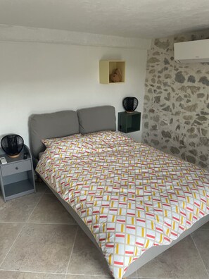 2 bedrooms, iron/ironing board, WiFi, bed sheets - Maison de Caractère (Peyroules)