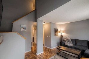 Interior - Summit Rails -3bedroom loft (Canmore)