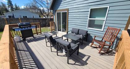 Perfect location in a beautifully remodeled home in the heart of Glacier