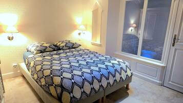 2 bedrooms, iron/ironing board, free WiFi, bed sheets