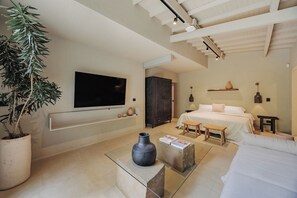 6 bedrooms, desk, free WiFi, bed sheets