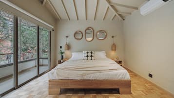 6 bedrooms, desk, free WiFi, bed sheets