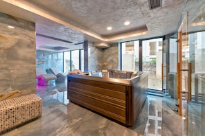 Sauna, bain à remous