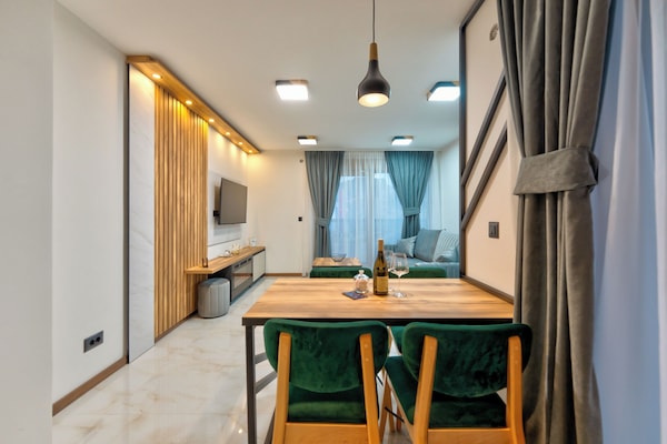 Televisión LCD 42 pulgadas con canales premium, piso con calefacción