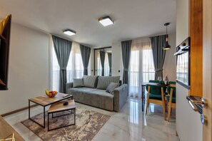 Executive Studio, Patio, Mountain View