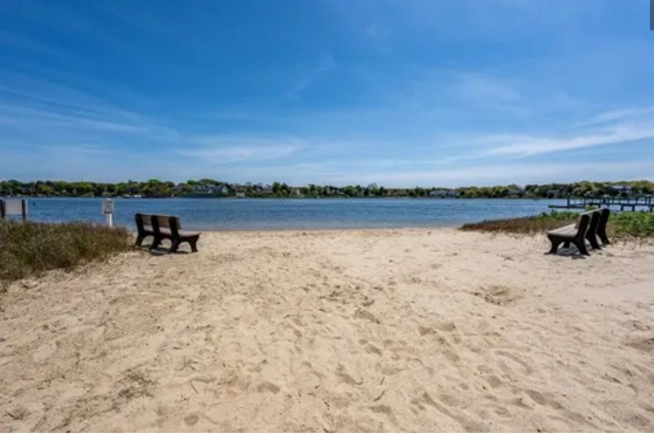 بالقرب من الشاطئ