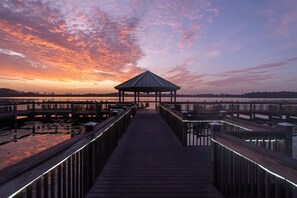 Property grounds - Peaceful Lakefront Resort Condo at Disneyworld! Central to parks, shopping, etc! (Orlando)