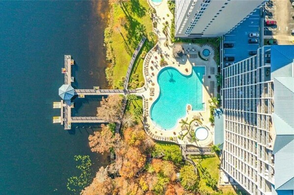 Exterior - Peaceful Lakefront Resort Condo at Disneyworld! Central to parks, shopping, etc! (Orlando)