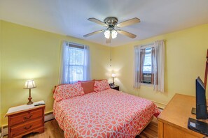 2 bedrooms, iron/ironing board, internet