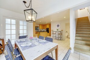 Dining - Summerland Home w/ Beach Supplies: Walk to Beach! (Summerland)