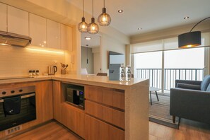 Apartment, 2 Bedrooms (105) | Private kitchen | Fridge, microwave, oven, toaster - Mirano By Wynwood House (Lima)