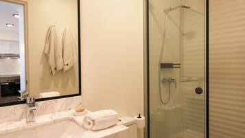 Apartment, 2 Bedrooms (105) | Bathroom | Shower, hair dryer, heated floors, towels