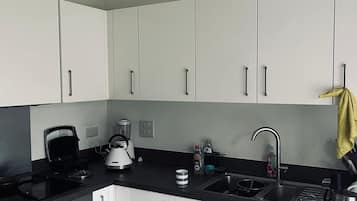 Rumah | Dapur pribadi | Lemari es, microwave, oven, dan kompor