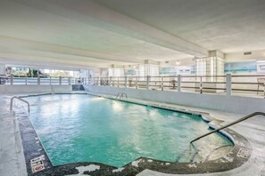 Innendørsbasseng og utendørsbasseng