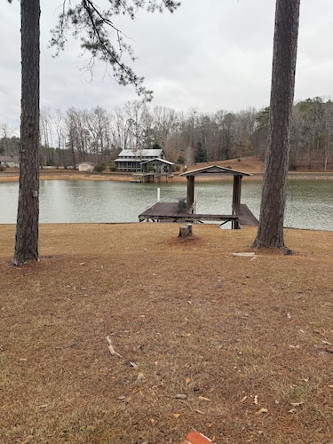 Cozy 2-bedroom with 180 water views 