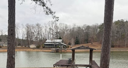 Cozy 2-bedroom with 180 water views
