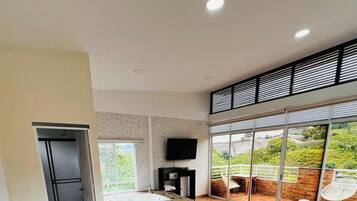 Suite, Mountain View | In-room safe, iron/ironing board (on request), WiFi (free), bed sheets