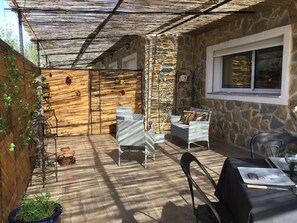 Outdoor dining - La Maison des Oliviers (Solliès-Pont)