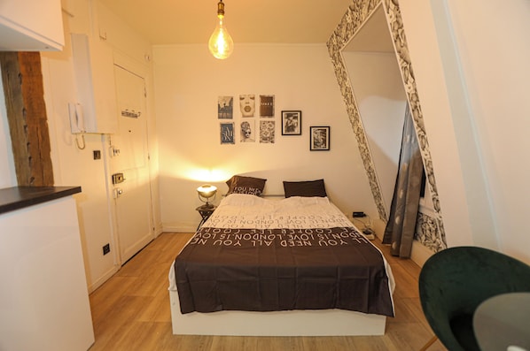 1 bedroom, WiFi, bed sheets - Eiffel Tower View Cozy Appartement (Paris)