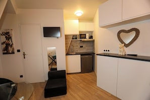 Interior - Eiffel Tower View Cozy Appartement (Paris)