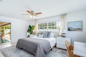 3 Schlafzimmer, Schreibtisch, Bügeleisen/Bügelbrett, Reisekinderbett