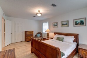 1 bedroom, desk, iron/ironing board, WiFi