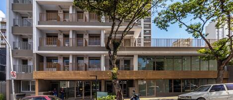 Vista frontal de la propiedad