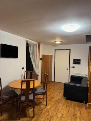 Apartment | Dining