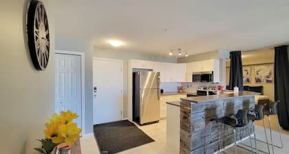 Cozy Invermere Condo by the water