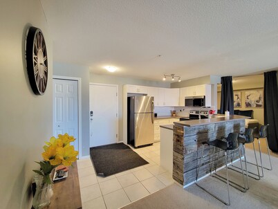 Cozy Invermere Condo by the water