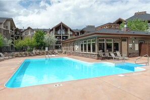 Piscine extérieure
