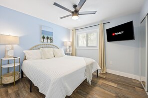 4 Schlafzimmer, Schreibtisch, Bügeleisen/Bügelbrett, Reisekinderbett