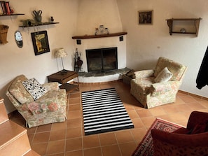 Fireplace - Come stay in our "Little Nest"! (Brissago)